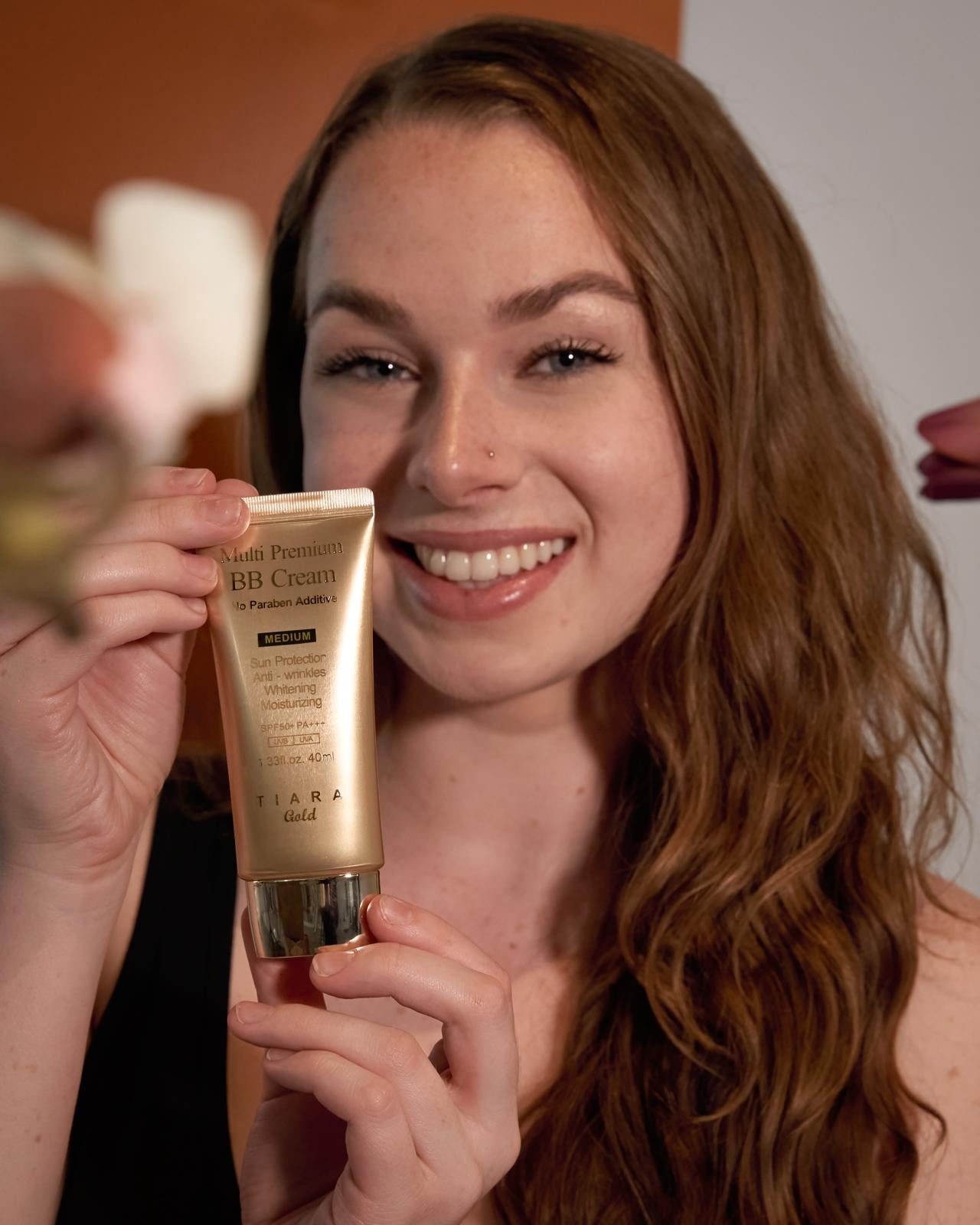 BB CREAM TIARA GOLD TONO LIGHT.