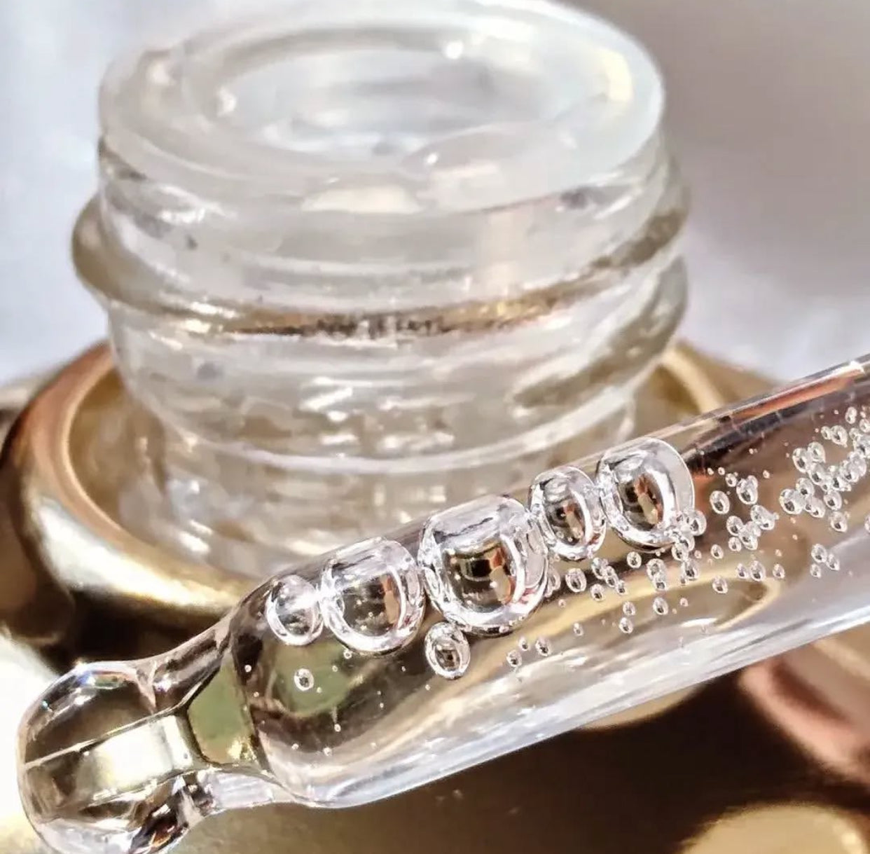SÉRUM PÉPTIDOS Y BÍFIDA TIARA GOLD CUIDADO ANTIARRUGAS Y FLACIDEZ PREMIUM.